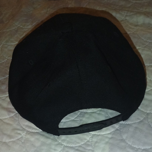 Black Baseball Cap Hat / Neon Green Alien Giving A peace Sign - Picture 8 of 8